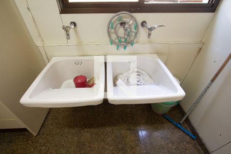 Apartamento para alugar com 250m², 4 quartos e 4 vagas Apartamento para alugar com 250m², 4 quartos e 4 vagasÁrea de Serviço