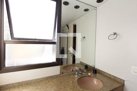 Apartamento para alugar com 250m², 4 quartos e 4 vagas Apartamento para alugar com 250m², 4 quartos e 4 vagasBanheiro da Suíte 2