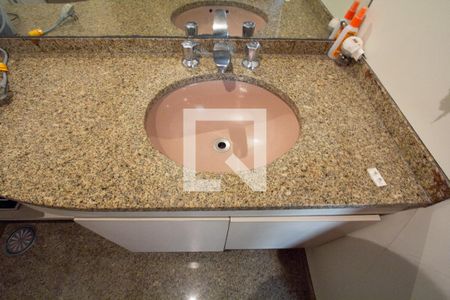 Apartamento para alugar com 250m², 4 quartos e 4 vagas Apartamento para alugar com 250m², 4 quartos e 4 vagasBanheiro da Suíte 1