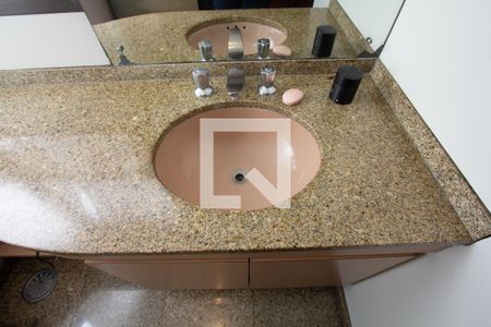 Apartamento para alugar com 250m², 4 quartos e 4 vagas Apartamento para alugar com 250m², 4 quartos e 4 vagasBanheiro da Suíte 2