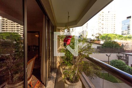 Varanda Sala de apartamento à venda com 4 quartos, 250m² em Itaim Bibi, São Paulo