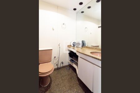 Apartamento para alugar com 250m², 4 quartos e 4 vagas Apartamento para alugar com 250m², 4 quartos e 4 vagasBanheiro da Suíte 1