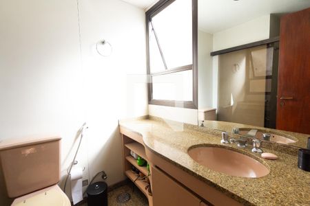 Apartamento para alugar com 250m², 4 quartos e 4 vagas Apartamento para alugar com 250m², 4 quartos e 4 vagasBanheiro da Suíte 2
