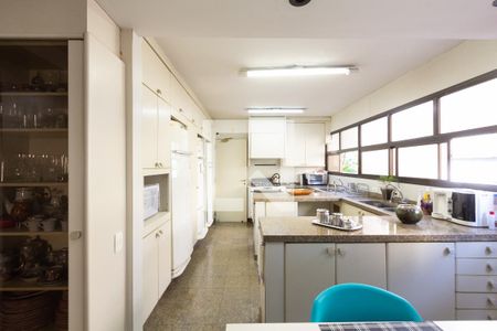 Apartamento para alugar com 250m², 4 quartos e 4 vagas Apartamento para alugar com 250m², 4 quartos e 4 vagasCozinha