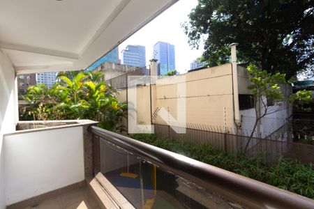 Apartamento para alugar com 250m², 4 quartos e 4 vagas Apartamento para alugar com 250m², 4 quartos e 4 vagasSuíte 4 varanda