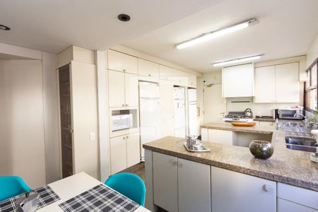 Apartamento para alugar com 250m², 4 quartos e 4 vagas Apartamento para alugar com 250m², 4 quartos e 4 vagasCozinha