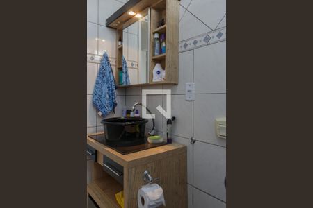 Banheiro de apartamento à venda com 1 quarto, 42m² em Camaquã, Porto Alegre