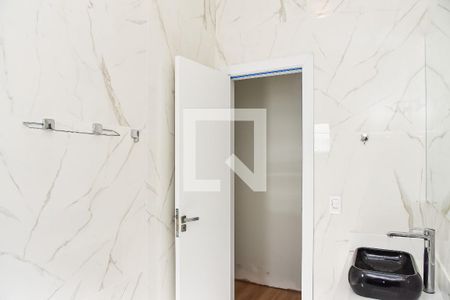 Casa à venda com 240m², 4 quartos e 2 vagasBanheiro da Suíte