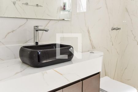 Casa à venda com 240m², 4 quartos e 2 vagasBanheiro da Suíte