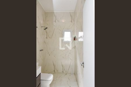 Casa à venda com 240m², 4 quartos e 2 vagasBanheiro da Suíte