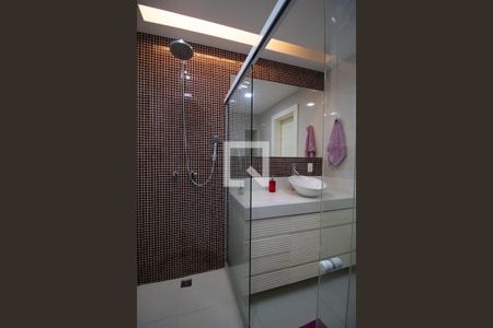 Apartamento à venda com 110m², 2 quartos e sem vagaBanheiro social