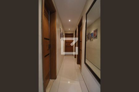 Apartamento à venda com 224m², 4 quartos e 2 vagasCorredor