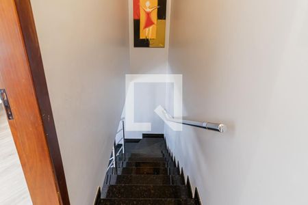 Casa à venda com 175m², 4 quartos e 2 vagasEscadas