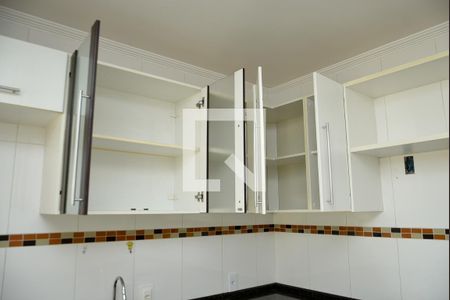 Casa de condomínio para alugar com 99m², 2 quartos e 1 vagaCozinha - Armários