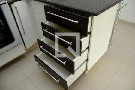 Casa de condomínio para alugar com 99m², 2 quartos e 1 vagaCozinha - Armários