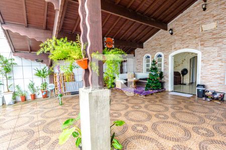 Casa para alugar com 250m², 3 quartos e 8 vagasQuintal
