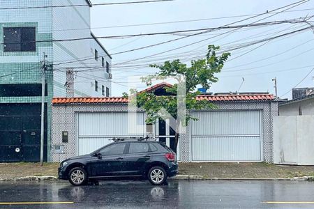 Casa para alugar com 250m², 3 quartos e 8 vagasFachada