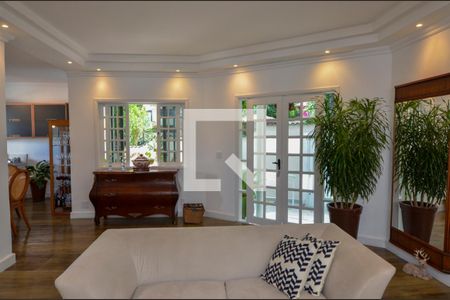 Casa de condomínio à venda com 450m², 5 quartos e 1 vagaSala