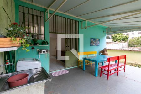 Casa à venda com 300m², 4 quartos e 2 vagasÁrea de Serviço