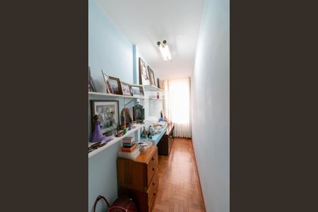 Casa à venda com 300m², 4 quartos e 2 vagasEscritório