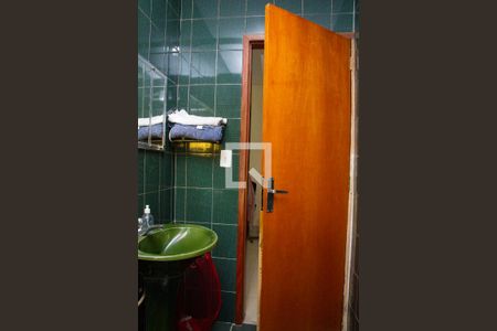 Casa à venda com 240m², 3 quartos e 3 vagasBanheiro 2