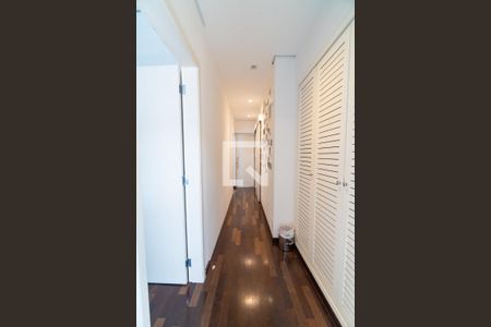 Casa à venda com 250m², 4 quartos e 3 vagasCorredor