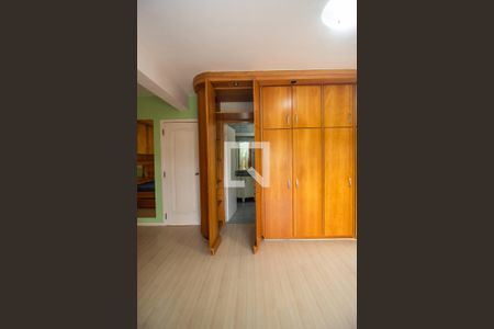 Casa à venda com 450m², 6 quartos e 5 vagas Casa à venda com 450m², 6 quartos e 5 vagasSuite