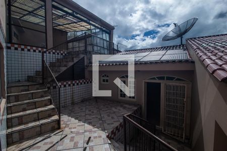 Casa à venda com 450m², 6 quartos e 5 vagas Casa à venda com 450m², 6 quartos e 5 vagasÁrea comum - Churrasqueira