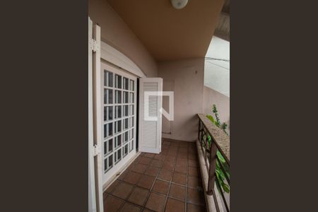 Casa à venda com 450m², 6 quartos e 5 vagas Casa à venda com 450m², 6 quartos e 5 vagasVaranda