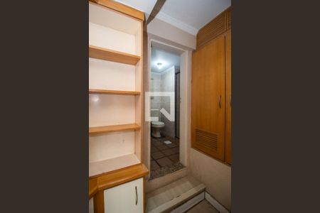 Casa à venda com 450m², 6 quartos e 5 vagas Casa à venda com 450m², 6 quartos e 5 vagasEdícula - Sala