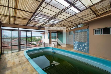 Casa à venda com 450m², 6 quartos e 5 vagas Casa à venda com 450m², 6 quartos e 5 vagasÁrea comum - Piscina