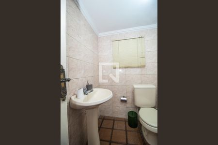 Casa à venda com 450m², 6 quartos e 5 vagas Casa à venda com 450m², 6 quartos e 5 vagasEdícula - Banheiro