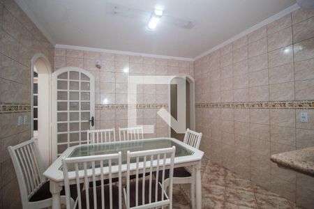 Casa à venda com 450m², 6 quartos e 5 vagas Casa à venda com 450m², 6 quartos e 5 vagasCozinha