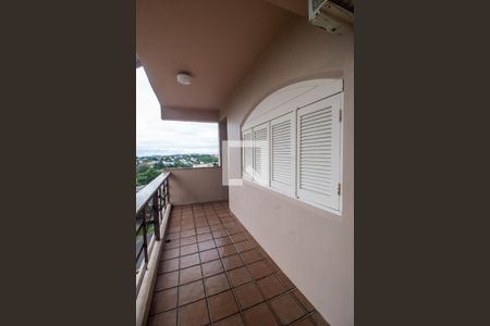 Casa à venda com 450m², 6 quartos e 5 vagas Casa à venda com 450m², 6 quartos e 5 vagasVaranda