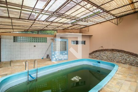 Casa à venda com 450m², 6 quartos e 5 vagas Casa à venda com 450m², 6 quartos e 5 vagasÁrea comum - Piscina