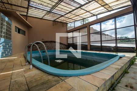Casa à venda com 450m², 6 quartos e 5 vagas Casa à venda com 450m², 6 quartos e 5 vagasÁrea comum - Piscina