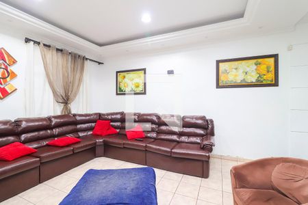 Casa para alugar com 4 quartos, 250m² em Vila Carmosina, São Paulo