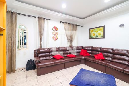 Sala de Estar de casa à venda com 4 quartos, 250m² em Vila Carmosina, São Paulo