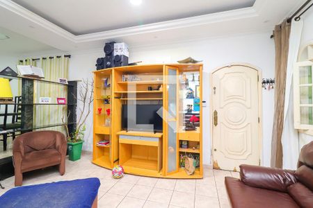 Sala de Estar de casa à venda com 4 quartos, 250m² em Vila Carmosina, São Paulo