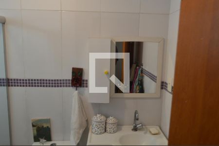 Casa de condomínio para alugar com 600m², 5 quartos e 2 vagasBanheiro da Suíte 4