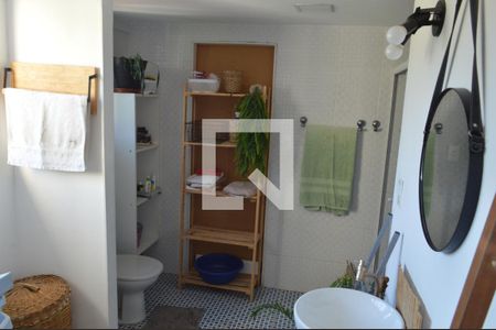 Casa de condomínio para alugar com 600m², 5 quartos e 2 vagasBanheiro da Suíte 1