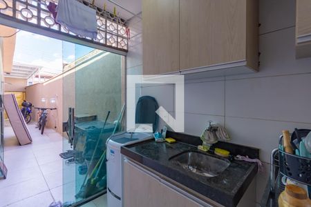 Casa à venda com 80m², 2 quartos e 1 vaga Casa à venda com 80m², 2 quartos e 1 vagaCozinha e Área de Serviço