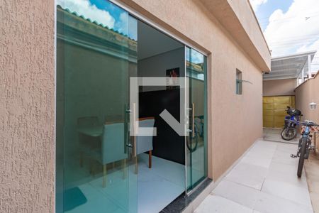 Casa à venda com 80m², 2 quartos e 1 vaga Casa à venda com 80m², 2 quartos e 1 vagaEntrada - Garagem