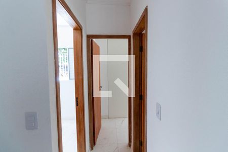 Corredor de apartamento para alugar com 2 quartos, 41m² em Vila Nhocuné, São Paulo