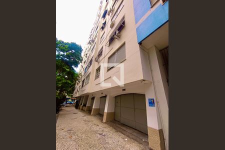 Apartamento à venda com 239m², 4 quartos e 1 vagaFachada com cartaz QA.