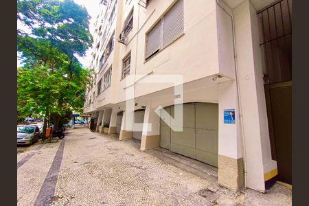 Apartamento à venda com 239m², 4 quartos e 1 vagaFachada com cartaz QA.