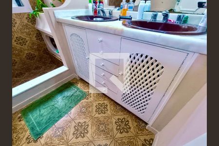 Apartamento à venda com 239m², 4 quartos e 1 vagaSuíte banheiro 