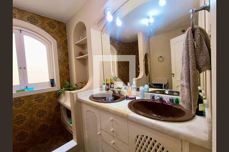 Apartamento à venda com 239m², 4 quartos e 1 vagaSuíte banheiro 