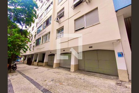 Apartamento à venda com 239m², 4 quartos e 1 vagaFachada com cartaz QA.