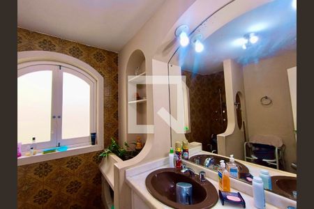 Apartamento à venda com 239m², 4 quartos e 1 vagaSuíte banheiro 